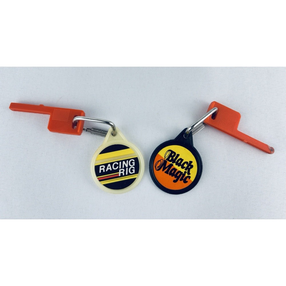 Lot Of 2 Vintage 1980 Kidco Burnin Keys And Key Chains Racing Rig -‎ Black Magic